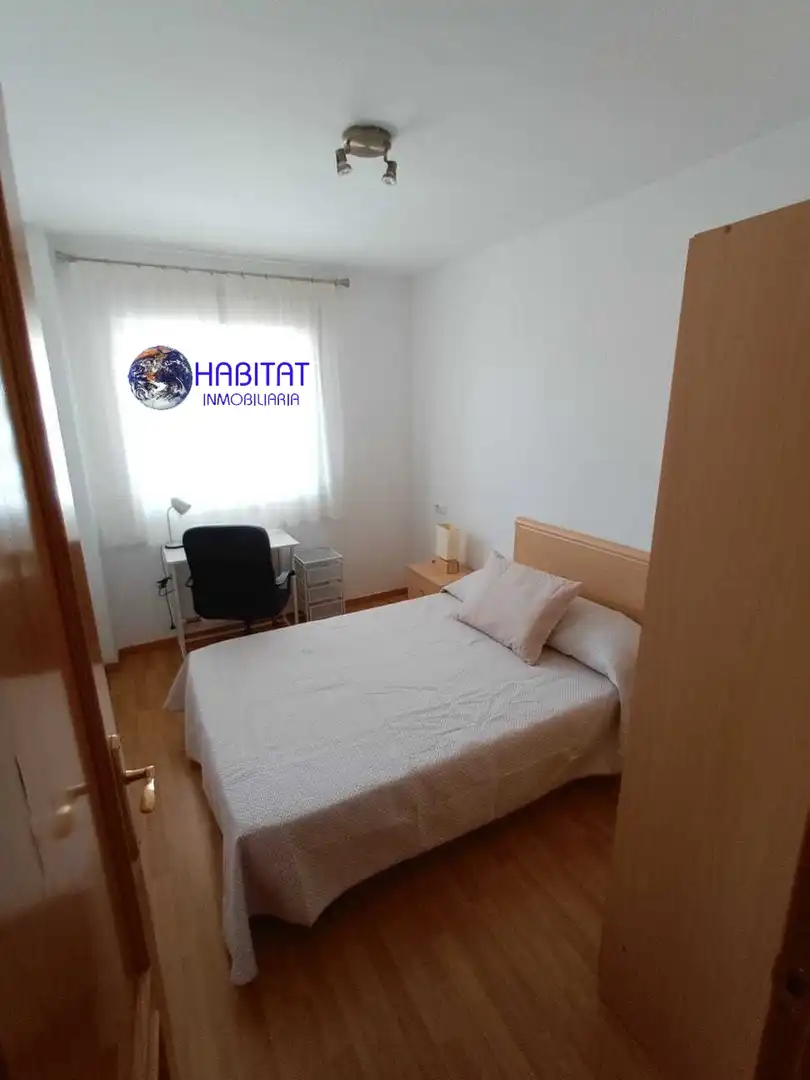 Bedroom of Flat for rent in Granada  with Air Conditioner, Heating and Furnished