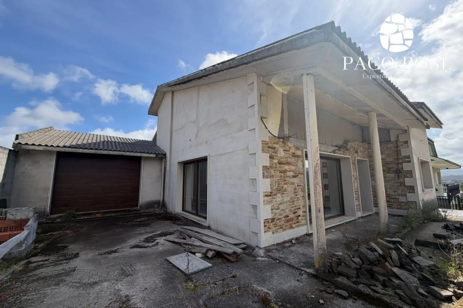 Vista exterior de Casa o xalet en venda en Carballo amb Jardí privat