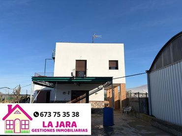 Casa rústica amb jardí en venda a De Rota