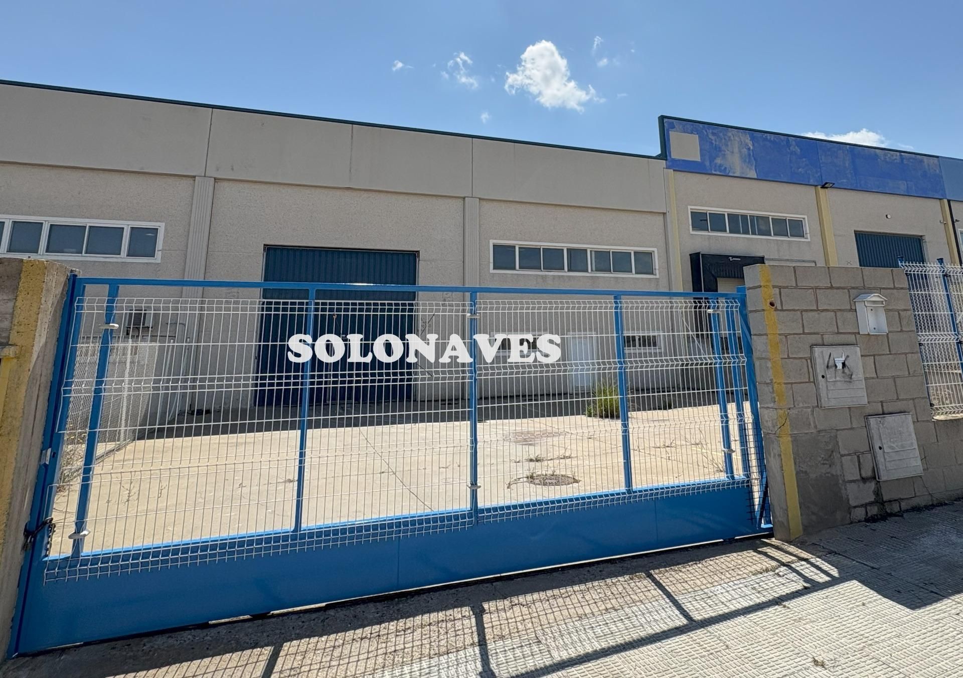 Vista exterior de Nau industrial de lloguer en La Muela
