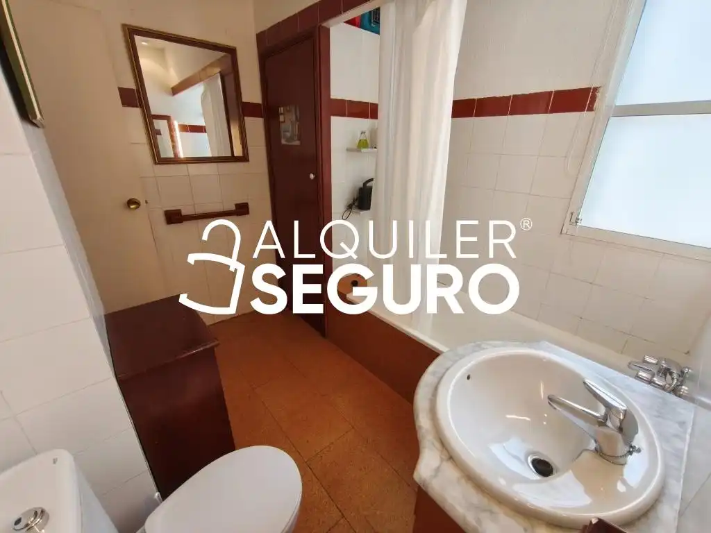 Bathroom of Flat for rent in Alicante / Alacant  with Heating, Terrace and Furnished