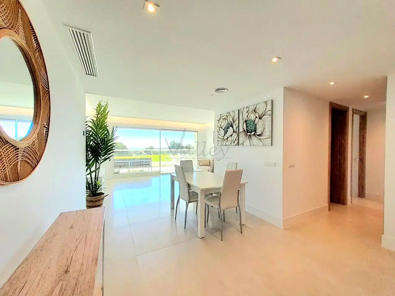 Esszimmer von Wohnungen zum Verkauf in Sotogrande mit Klimaanlage, Terrasse und Möbliert
