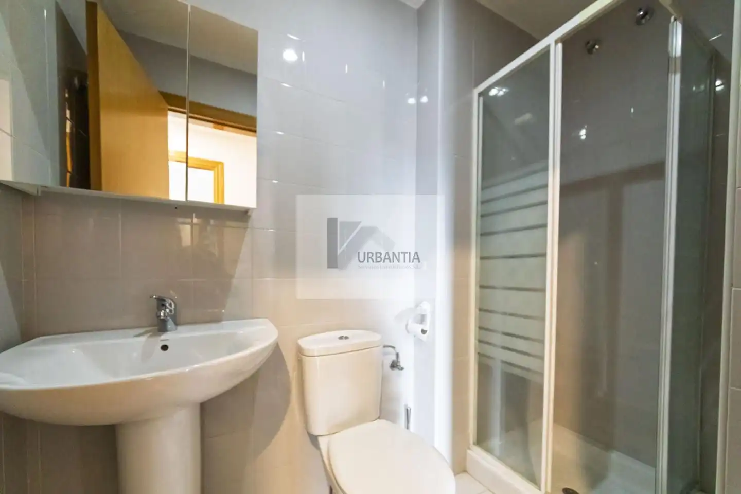 Bathroom of Flat for sale in  Pamplona / Iruña  with Heating, Parquet flooring and Terrace