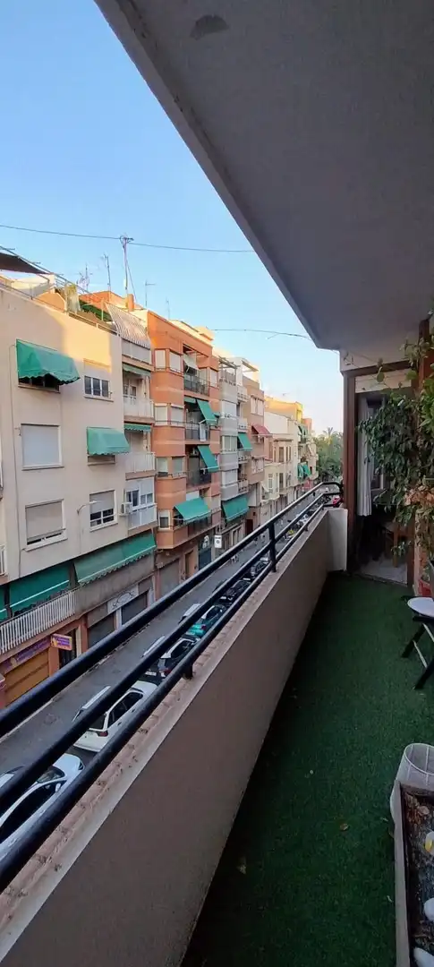 Vista exterior de Piso en venta en Alicante / Alacant con Terraza y Balcón