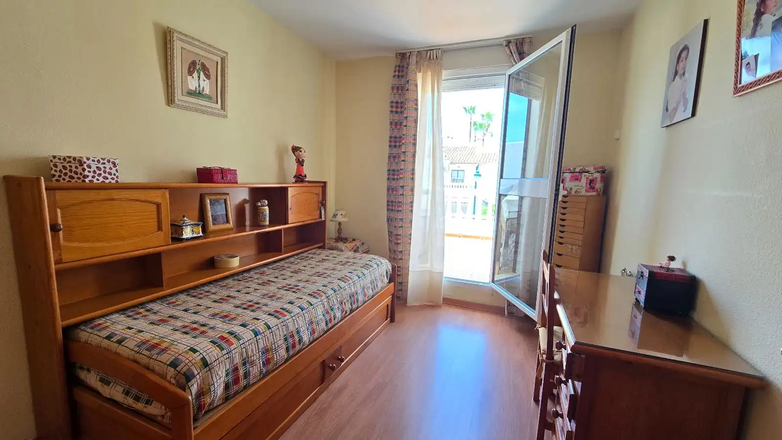 Schlafzimmer von Einfamilien-Reihenhaus zum Verkauf in Málaga mit Klimaanlage, Heizung und Schwimmbad