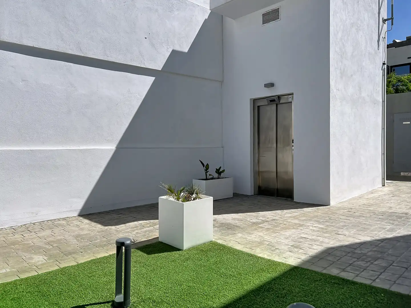 Terrasse von Einfamilien-Reihenhaus zum Verkauf in Manilva mit Klimaanlage, Terrasse und Abstellraum