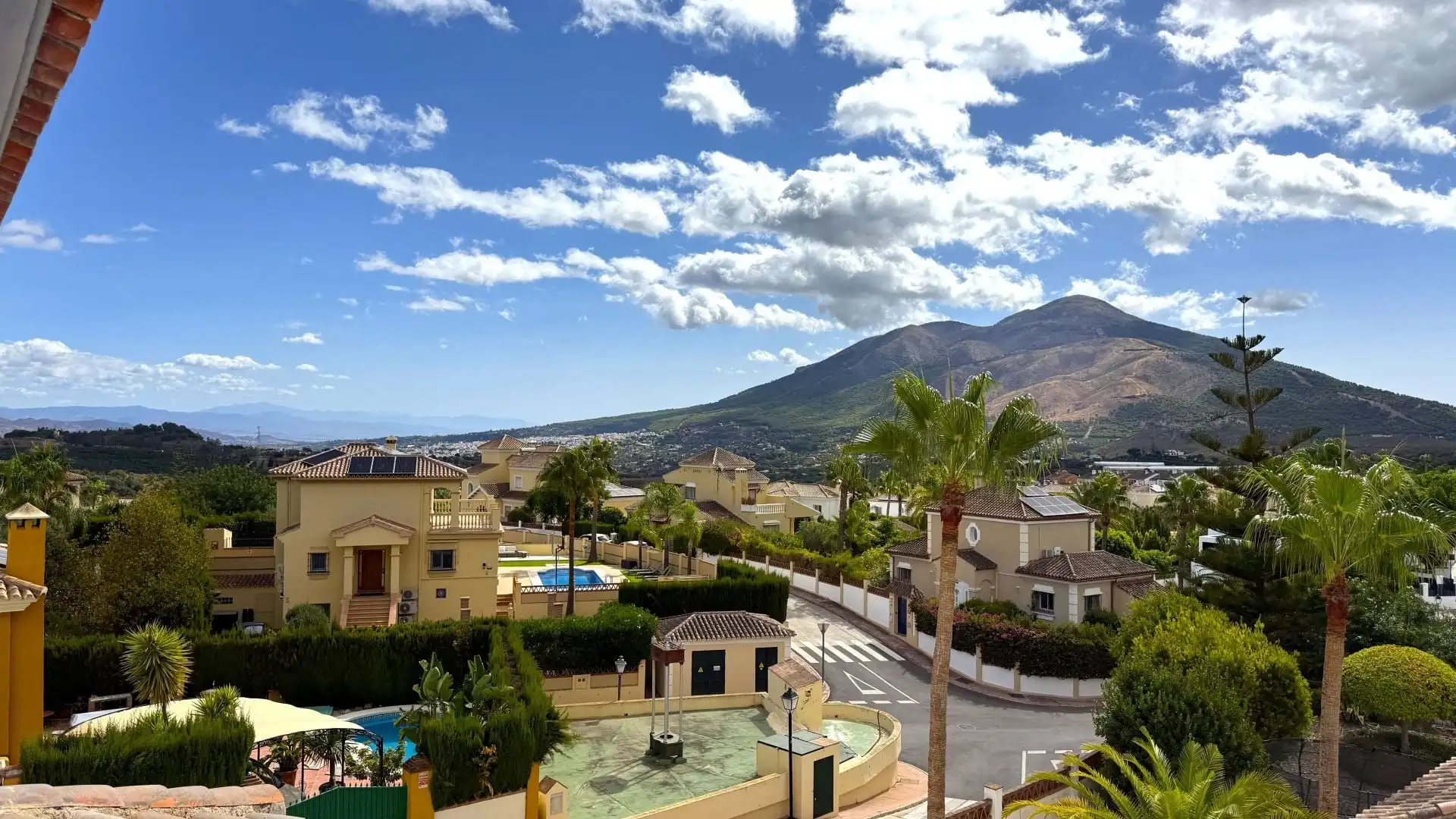 Exterior view of Houses for sale in Coín  with Air Conditioner, Storage room and Swimming Pool