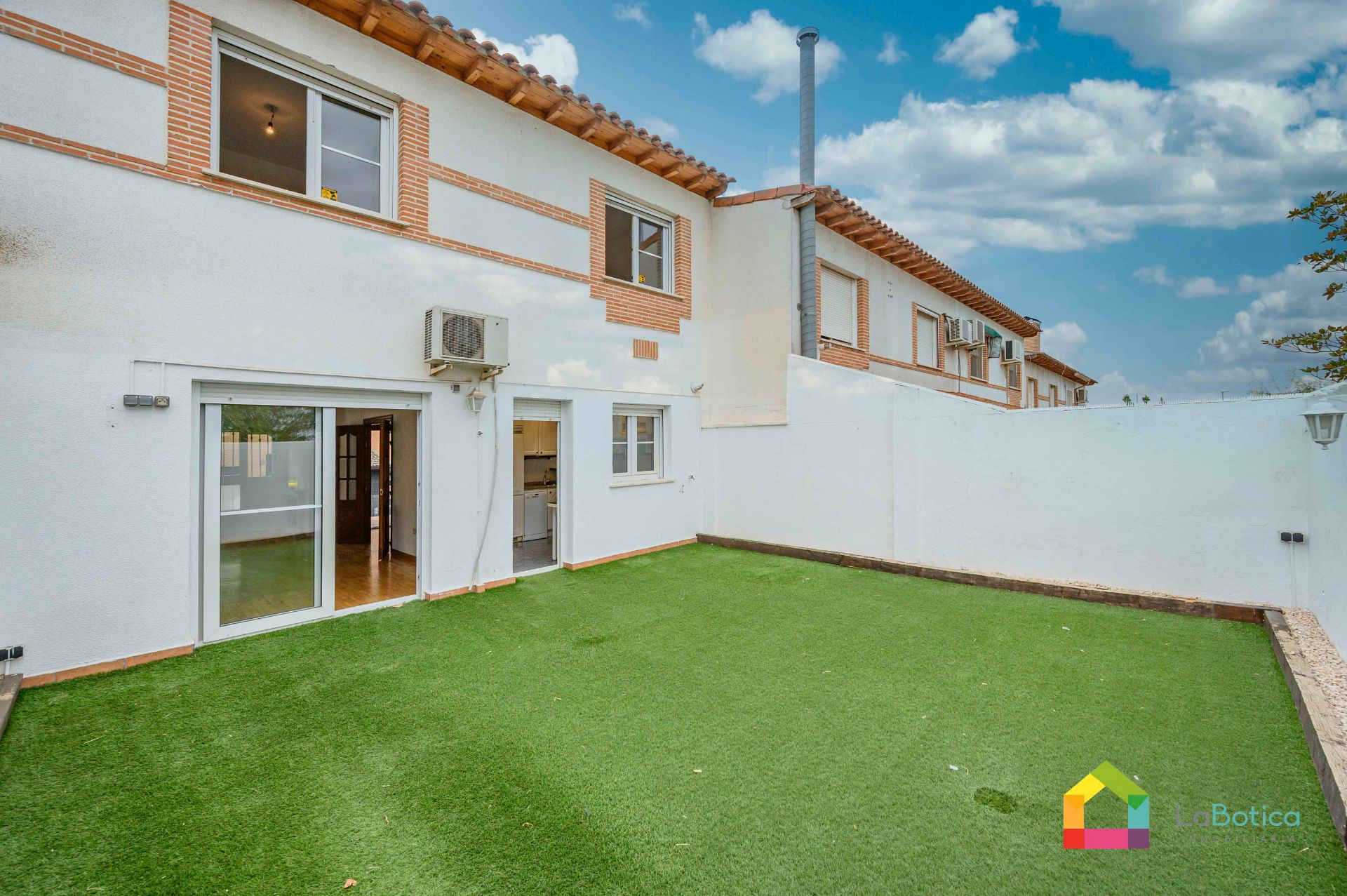 Jardí de Casa adosada en venda en Olías del Rey amb Aire condicionat i Jardí privat