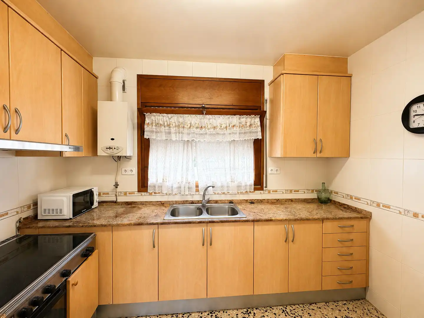 Cuina de Casa o xalet en venda en Llinars del Vallès amb Calefacció, Jardí privat i Moblat