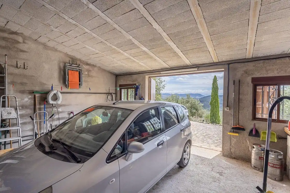 Parking de Finca rústica en venta en Alcalá la Real con Calefacción y Terraza