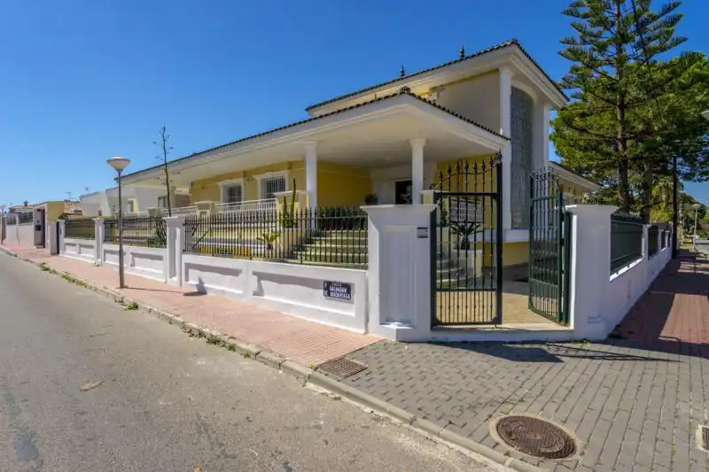 Chalet con terraza en venta en Avenida Miguel de Unamuno 17, imagen 3