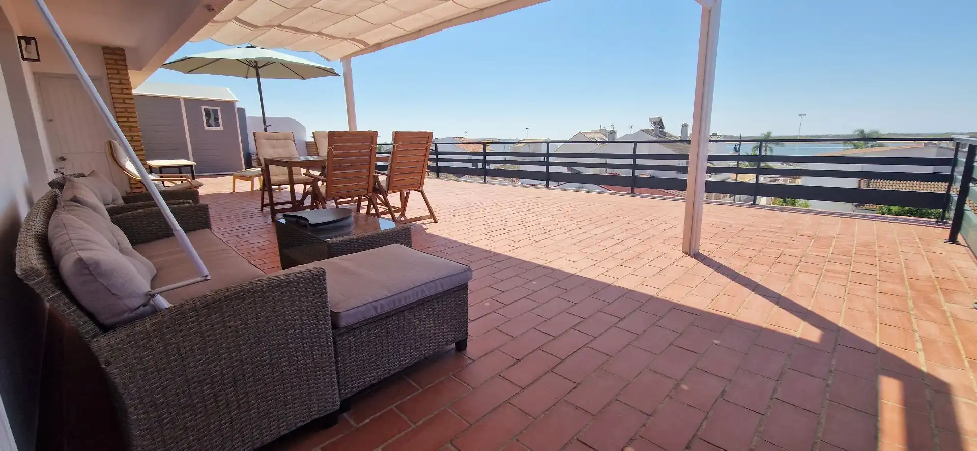 Terrasse von Wohnung zur Miete in El Rompido mit Klimaanlage, Terrasse und Gemeinschaftspool