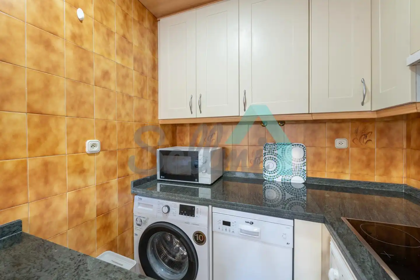 Cuina de Pis de lloguer en Oviedo  amb Calefacció, Parquet i Moblat