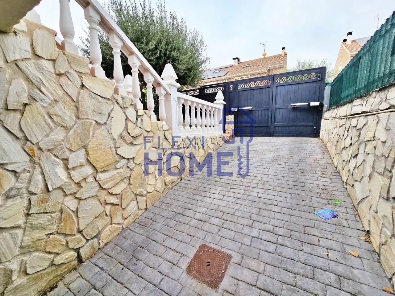 Vista exterior de Casa adosada en venda en Azuqueca de Henares amb Calefacció, Jardí privat i Terrassa