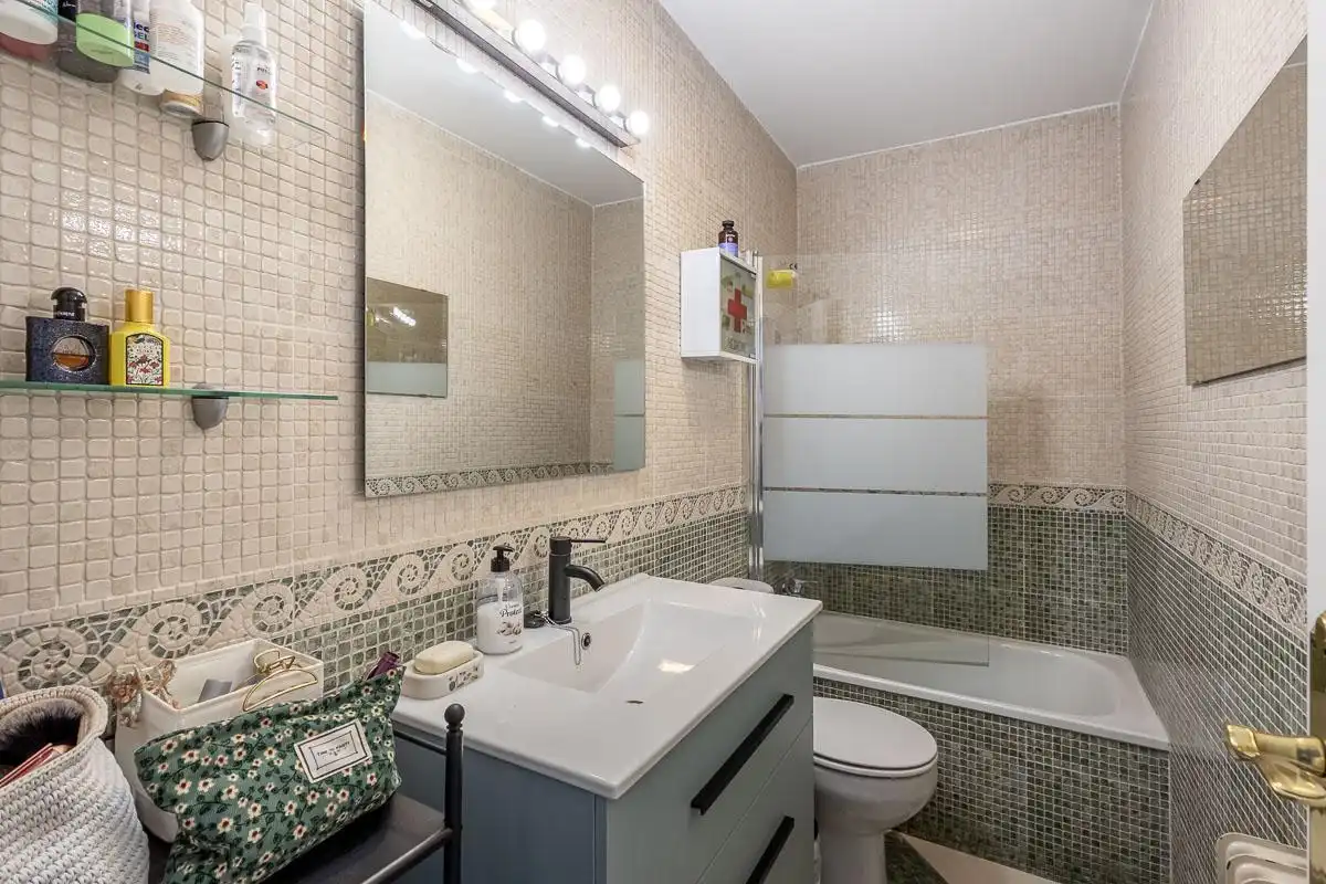 Bathroom of Duplexes for sale in Granada  with Air Conditioner and Terrace