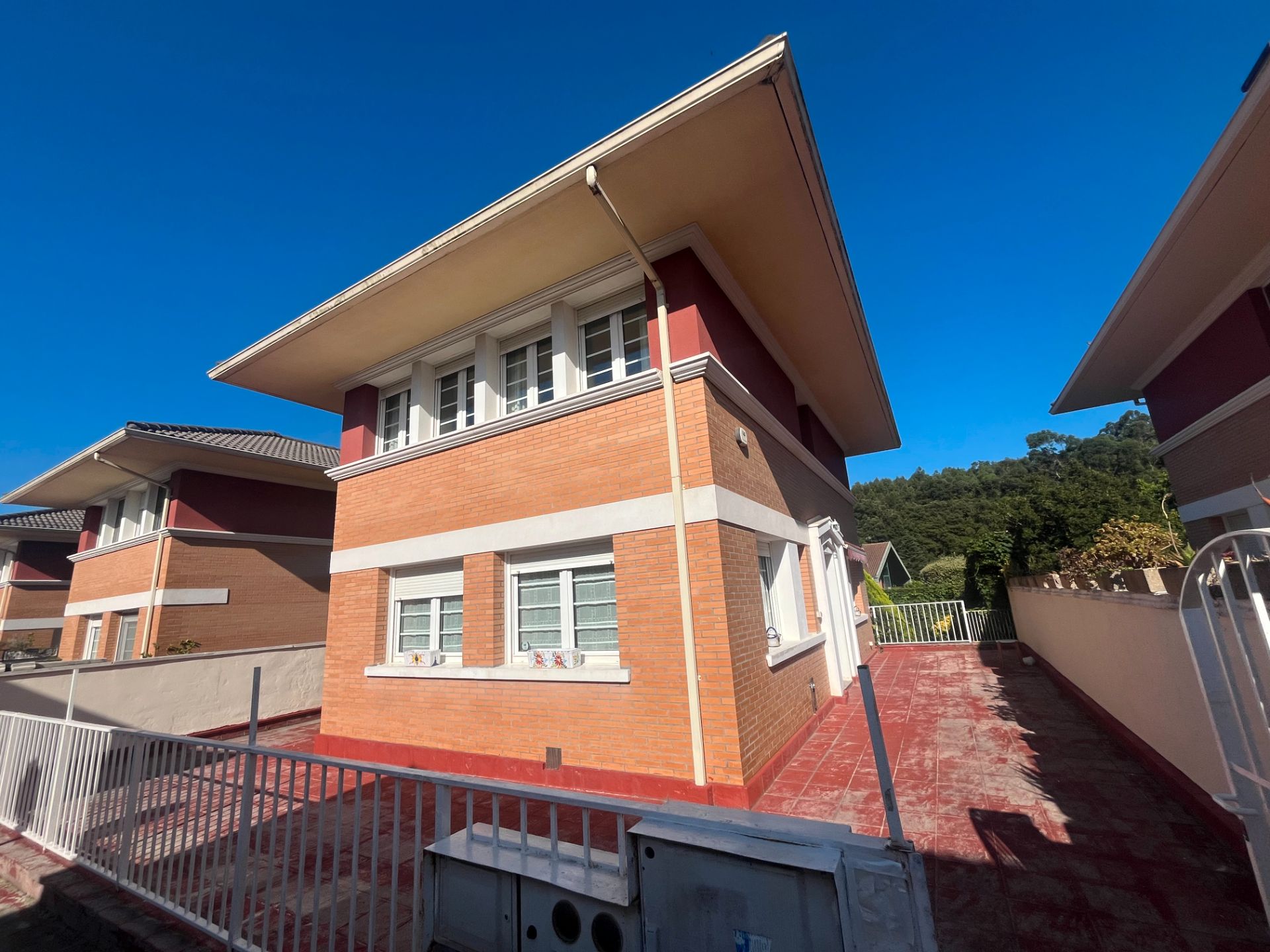 Außenansicht von Haus oder Chalet zum verkauf in Castro-Urdiales mit Heizung, Privatgarten und Parkett