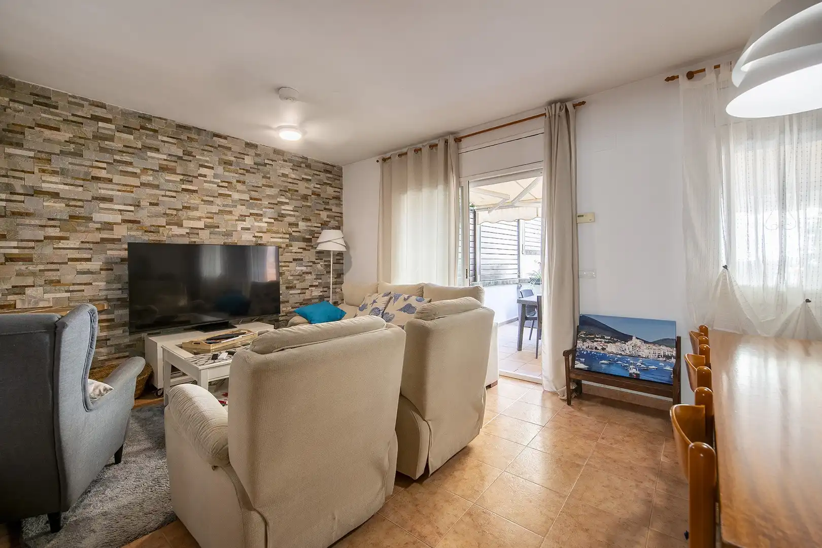 Sala de estar de Casa adosada en venta en Sant Julià de Ramis con Aire acondicionado, Calefacción y Terraza