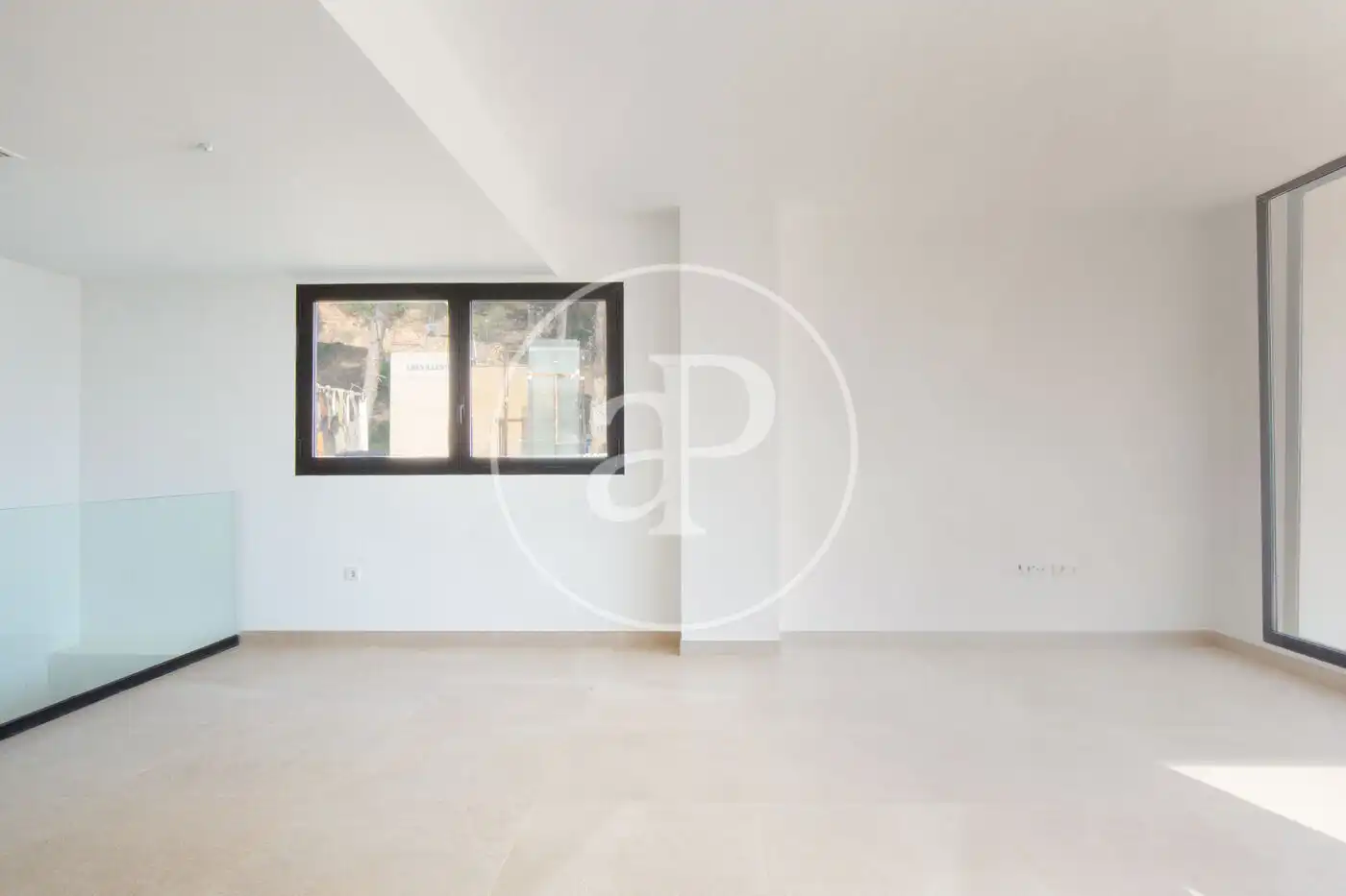Sala de estar de Casa adosada en venta en Chiva con Aire acondicionado, Calefacción y Jardín privado
