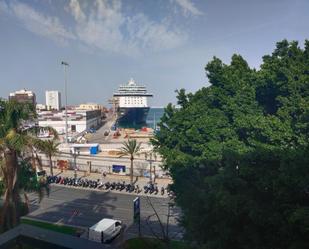 Vista exterior de Pis en venda en  Cádiz Capital amb Calefacció, Parquet i Terrassa