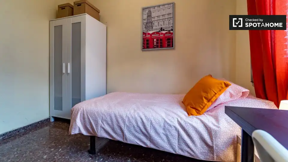 Bedroom of Flat for rent in Valencia  with Air Conditioner, Heating and Furnished