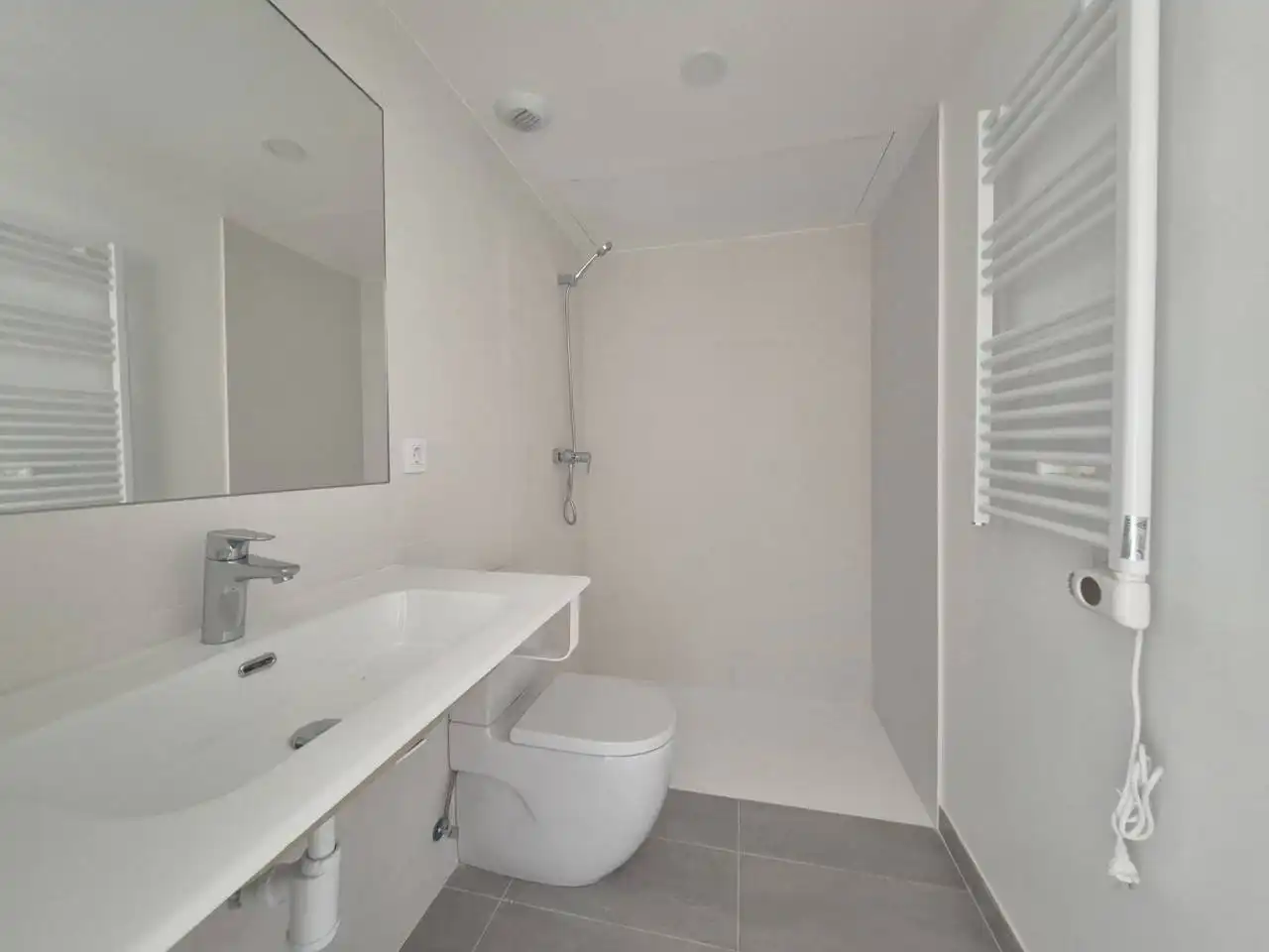 Baño de Apartamento en venta en Cubelles con Aire acondicionado, Calefacción y Jardín privado
