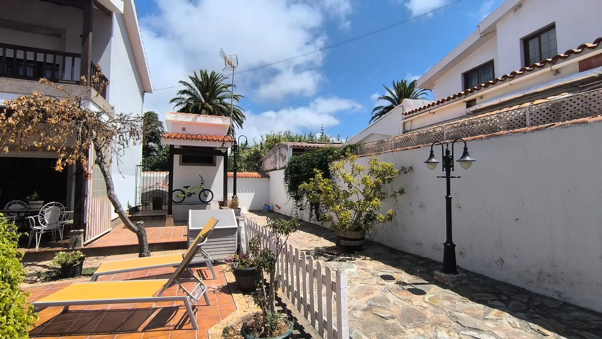 Vista exterior de Casa o xalet en venda en San Cristóbal de la Laguna amb Jardí privat, Terrassa i Traster