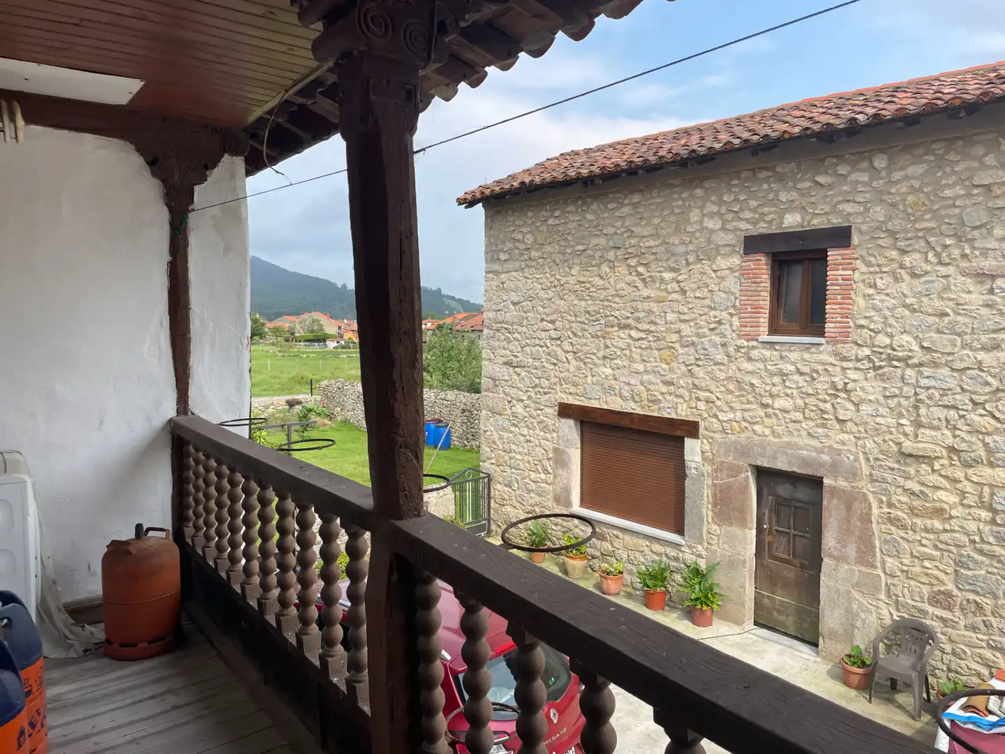 Vista exterior de Casa o xalet en venda en Val de San Vicente  amb Jardí privat i Balcó