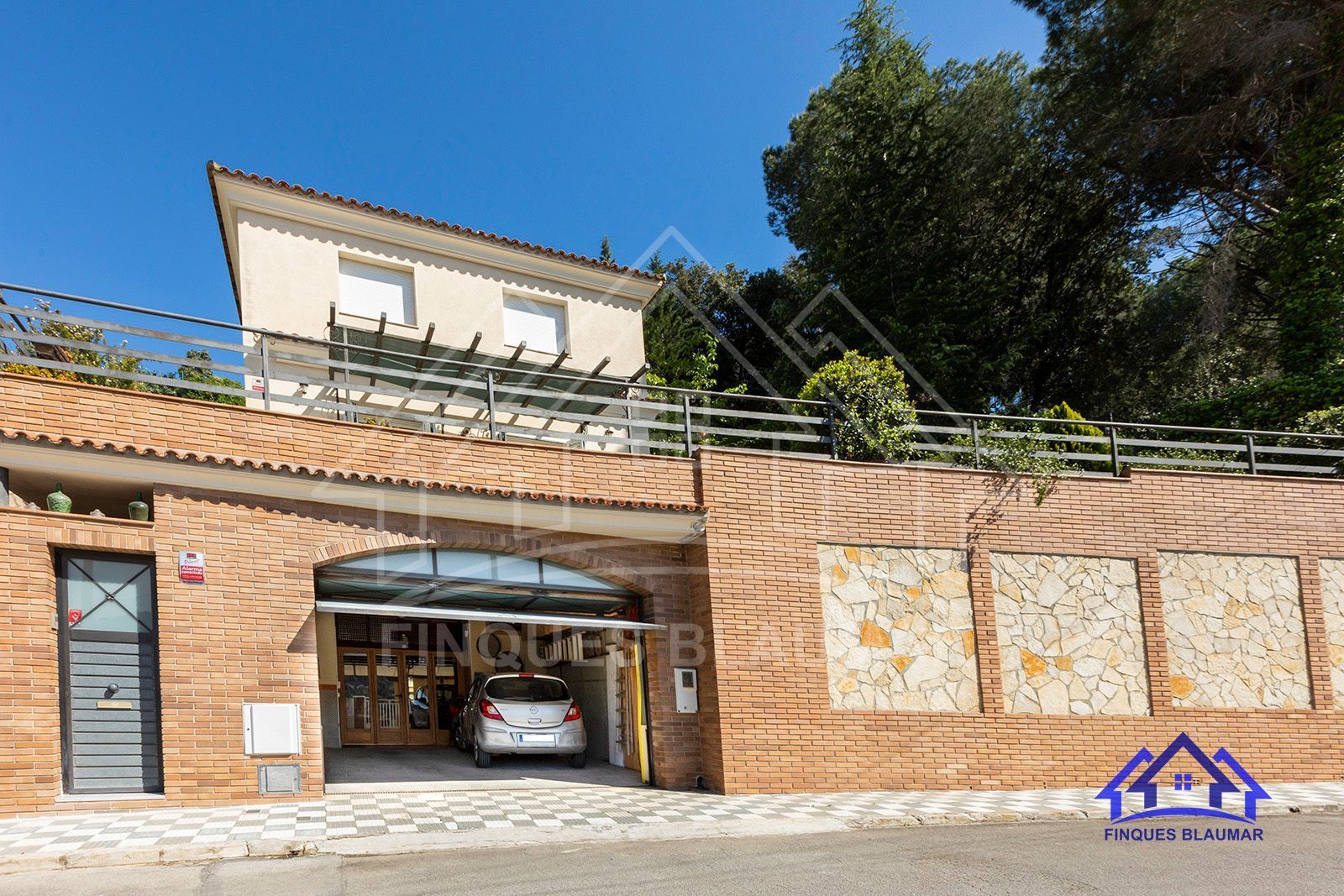 Vista exterior de Casa o xalet en venda en Arenys de Munt amb Calefacció, Jardí privat i Traster