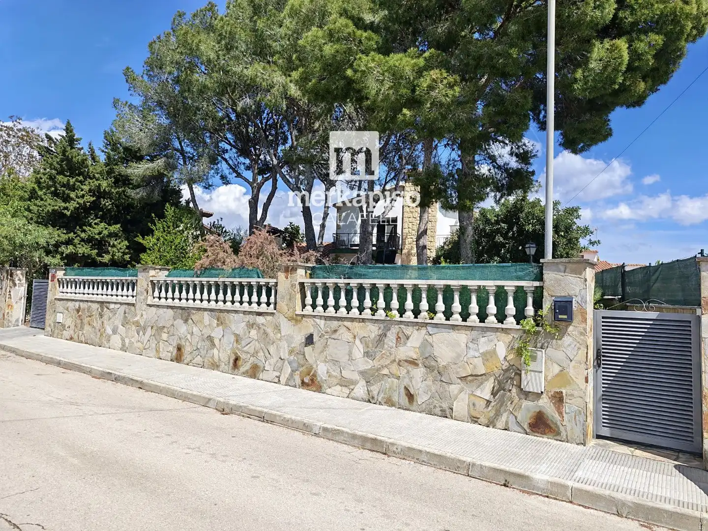 Vista exterior de Casa o xalet en venda en Bellvei amb Calefacció, Jardí privat i Terrassa