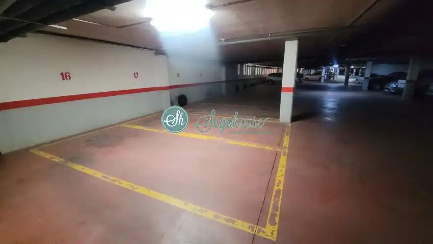 Parking de Piso de alquiler en Segovia con Calefacción y Parquet