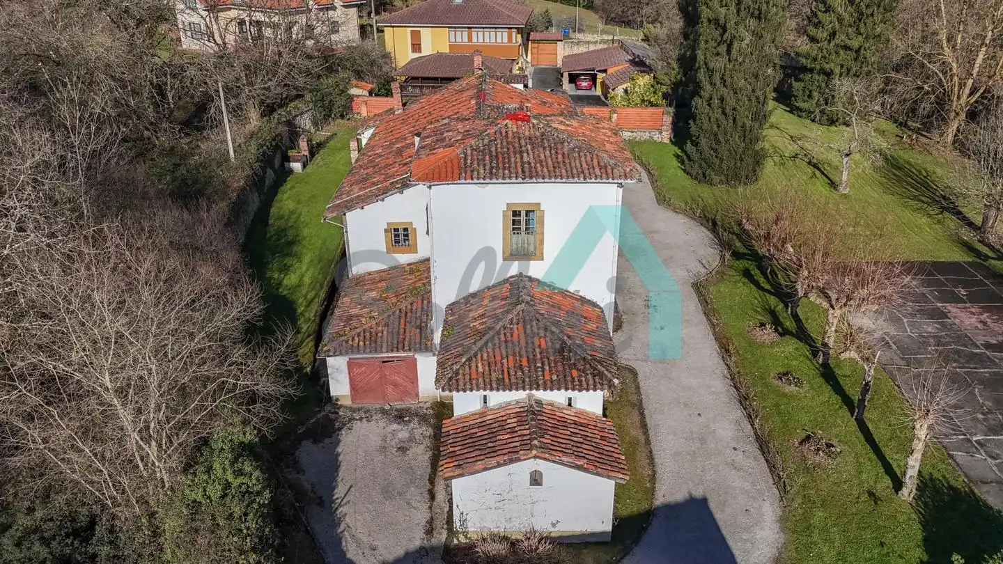 Vista exterior de Casa o chalet en venta en Oviedo  con Jardín privado y Balcón