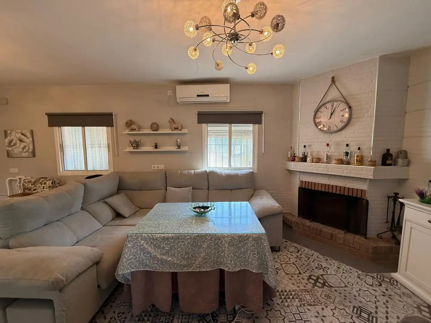 Living room of Houses for sale in Utrera  with Private garden, Terrace and Swimming Pool
