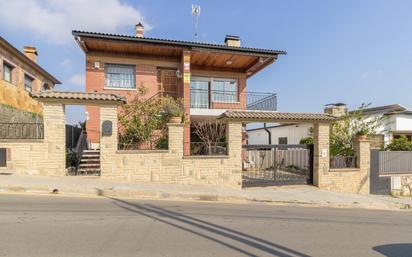 Vista exterior de Casa o xalet en venda en Viladecans amb Jardí privat, Balcó i Alarma