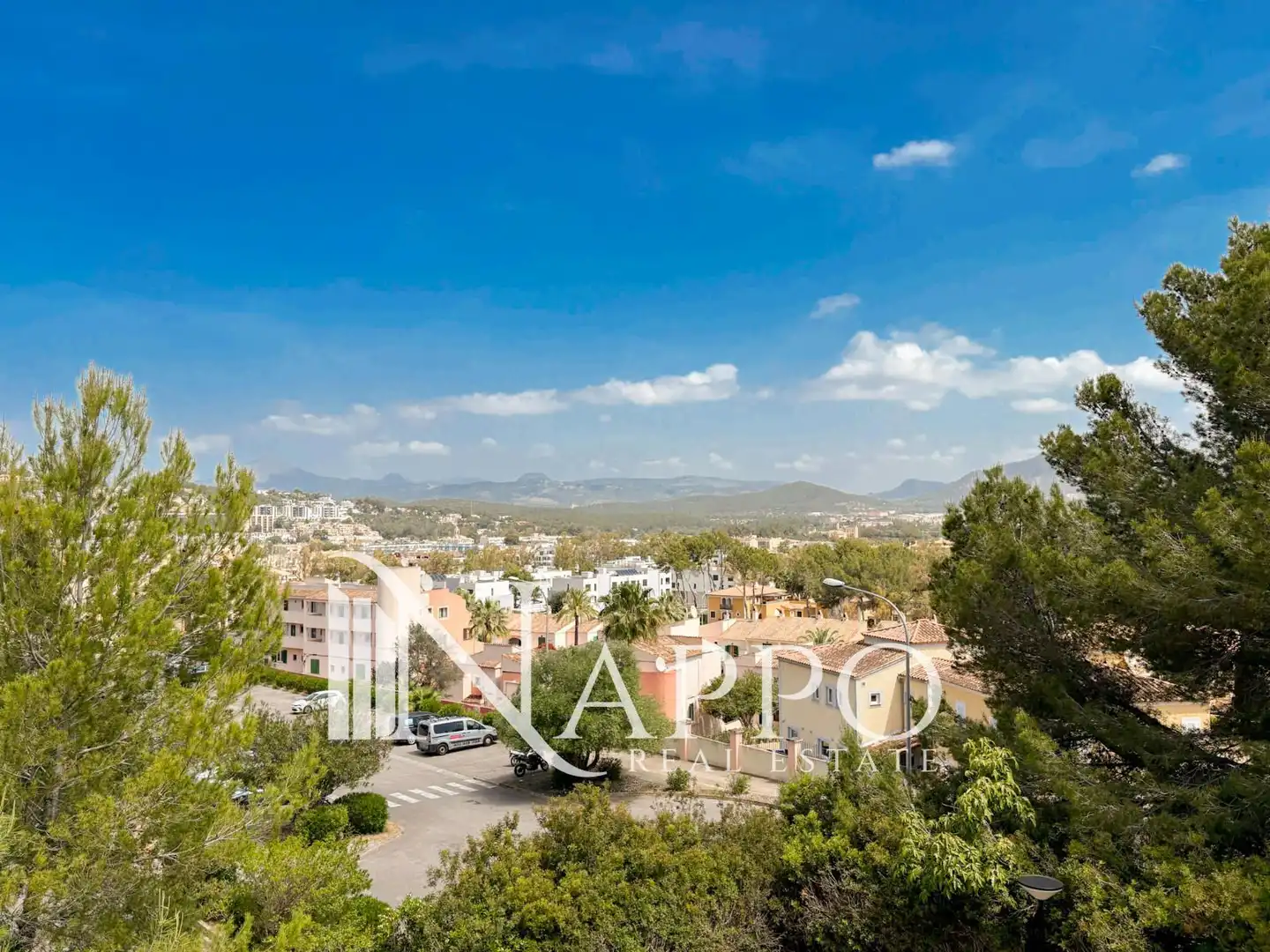 Vista exterior de Dúplex en venda en Calvià amb Aire condicionat, Calefacció i Jardí privat