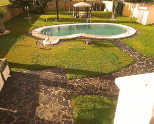 Piscina de Casa o xalet en venda en Chipiona amb Aire condicionat, Jardí privat i Piscina