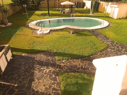 Piscina de Casa o xalet en venda en Chipiona amb Aire condicionat, Jardí privat i Piscina