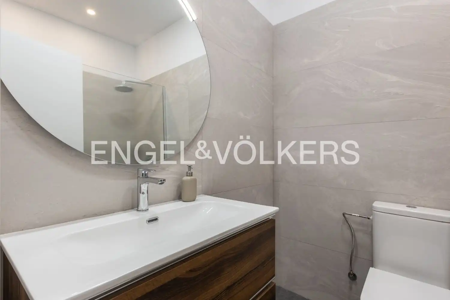 Badezimmer von Wohnung zur Miete in Valencia mit Klimaanlage, Heizung und Möbliert