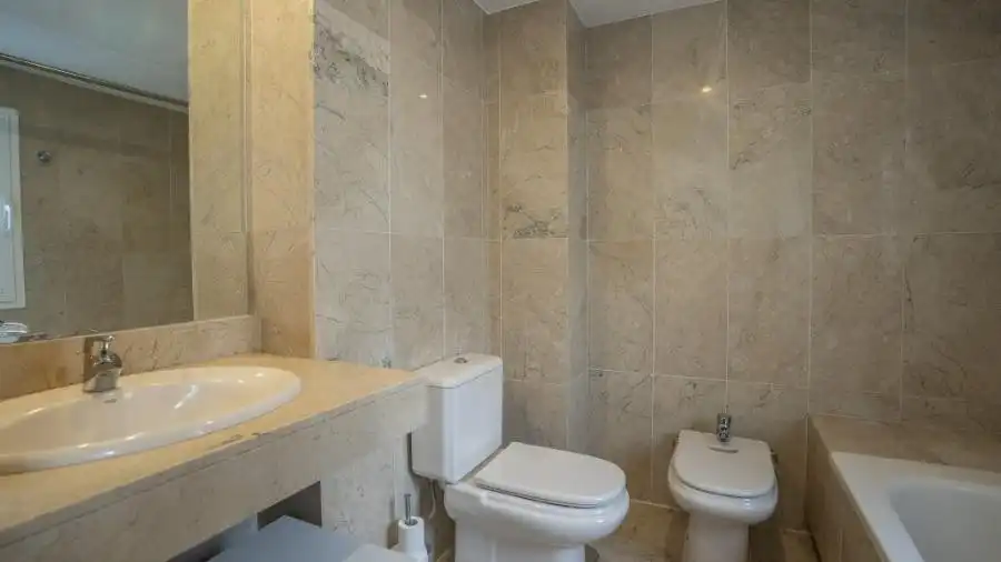 Bathroom of Duplexes for rent in Marbella  with Air Conditioner, Terrace and Swimming Pool