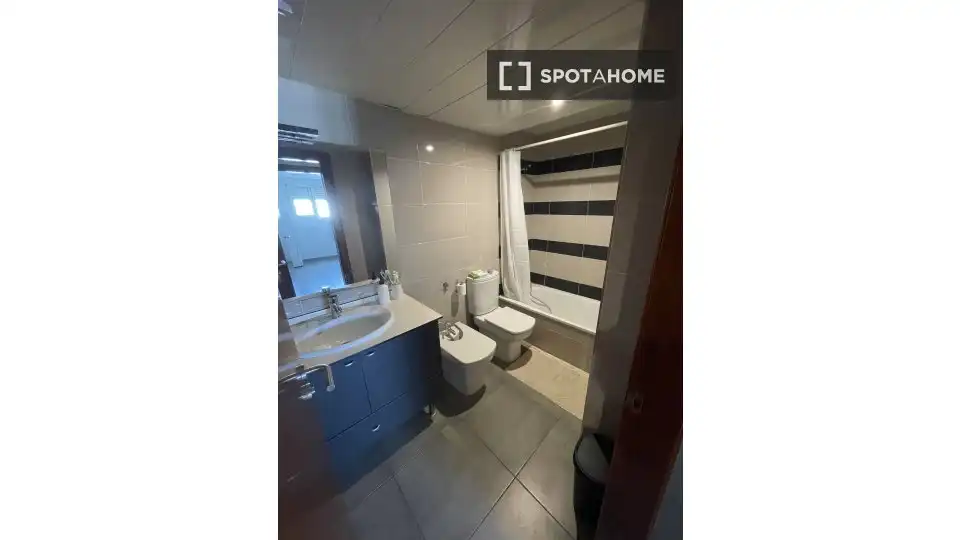 Badezimmer von Wohnung zur untervermieten in Cubelles mit Klimaanlage, Terrasse und Möbliert