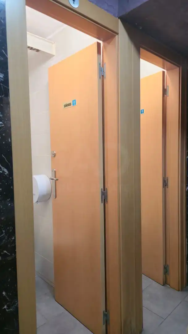 Bany de Local de lloguer en L'Hospitalet de Llobregat