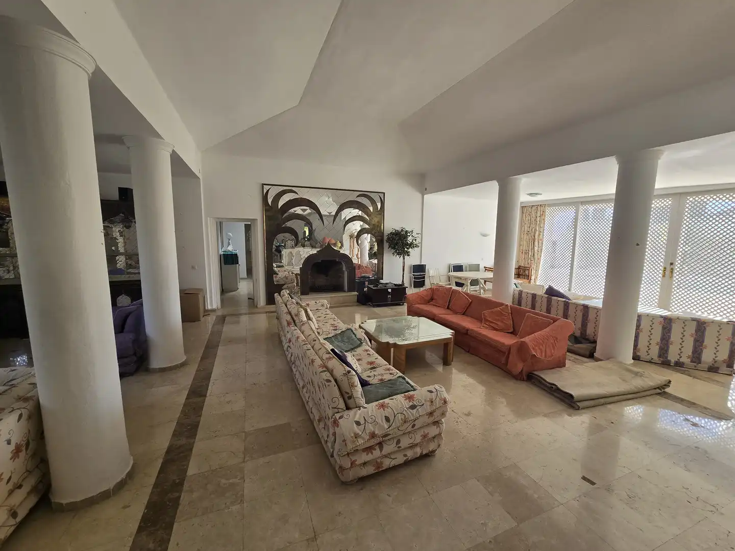 Sala d'estar de Casa o xalet en venda en Marbella amb Calefacció, Jardí privat i Terrassa