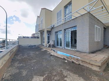 Detached house with balcony for sale in Paseo Paseo San Antonio, 39C