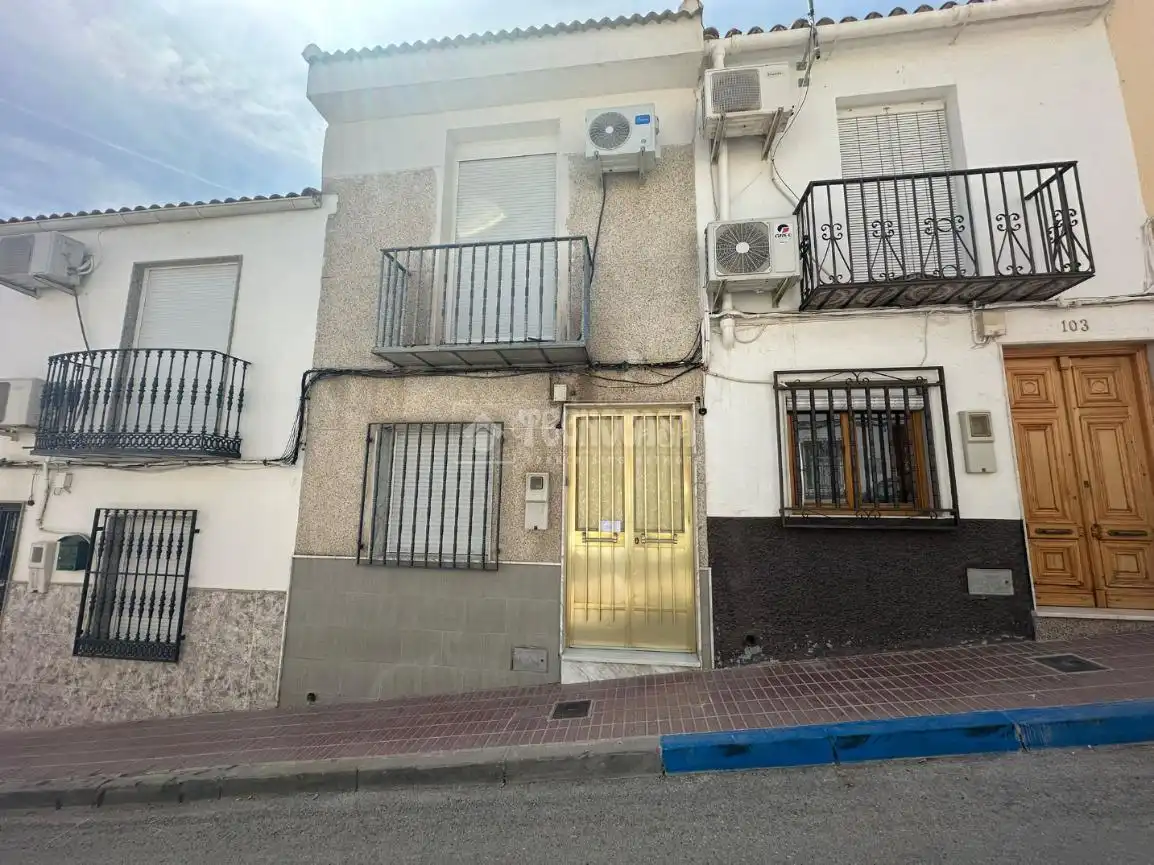 Vista exterior de Casa adosada en venta en Jódar con Terraza y Balcón