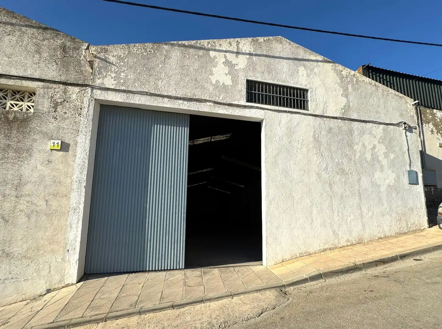 Vista exterior de Nave industrial en venta en Osuna