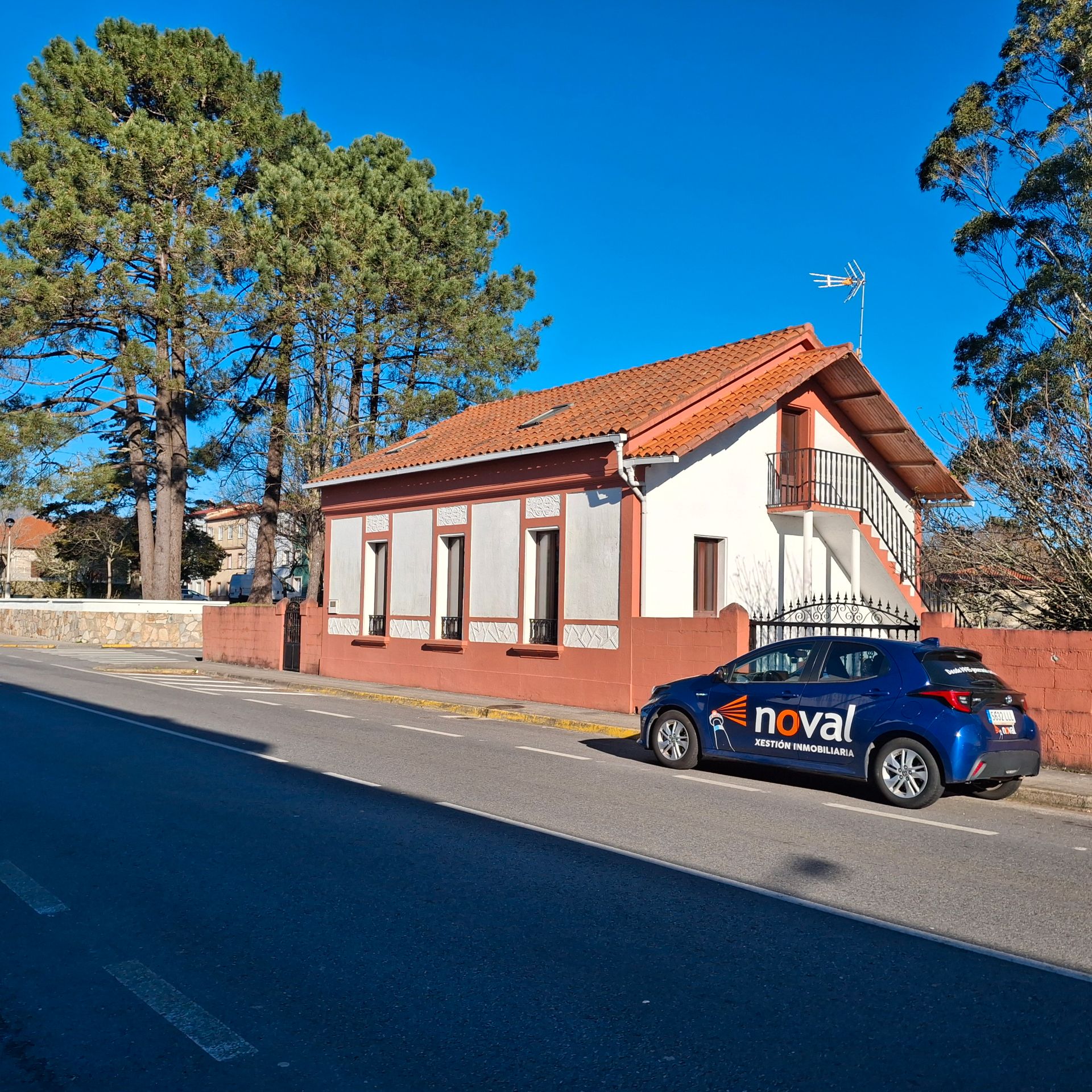 Exterior view of House or chalet for sale in Boiro  with Private garden, Terrace and Storage room