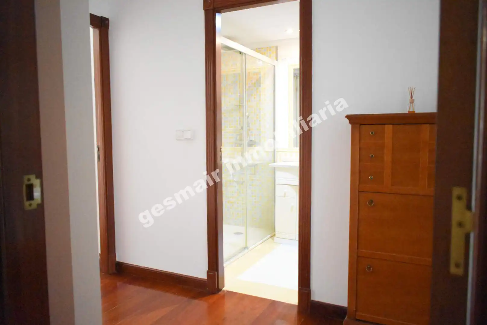Habitación de Piso de alquiler en Pontevedra Capital  con Calefacción, Parquet y Trastero