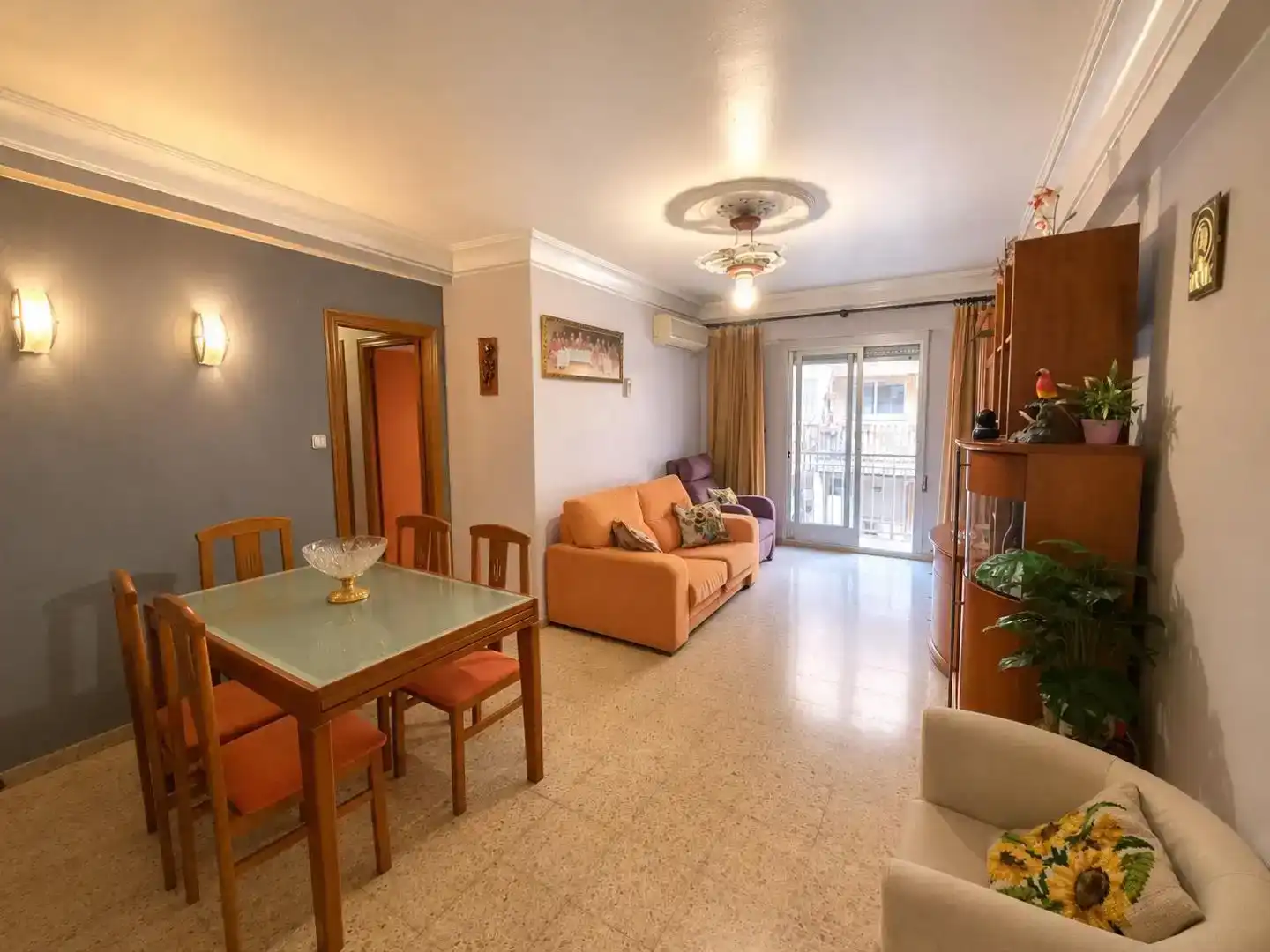 Living room of Flat for rent in  Valencia Capital  with Air Conditioner and Balcony