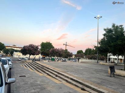 Vista exterior de Casa adosada en venda en Écija amb Aire condicionat, Jardí privat i Terrassa