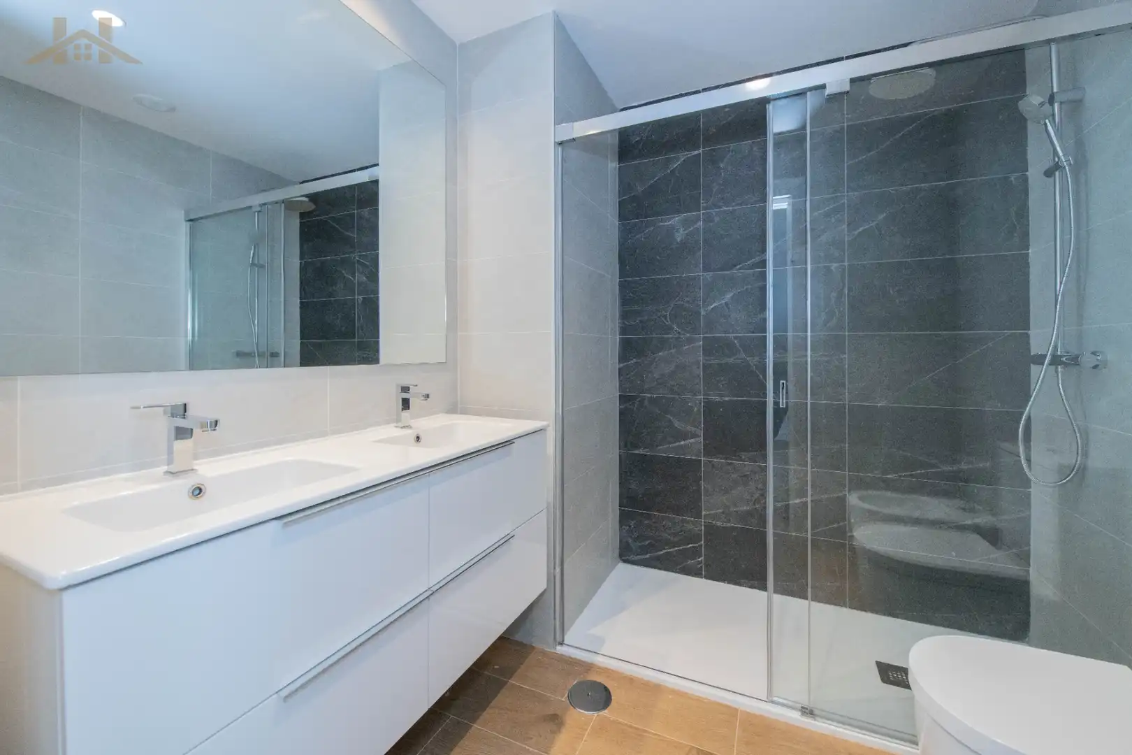 Badezimmer von Wohnung zum Verkauf in Tres Cantos mit Klimaanlage, Heizung und Terrasse