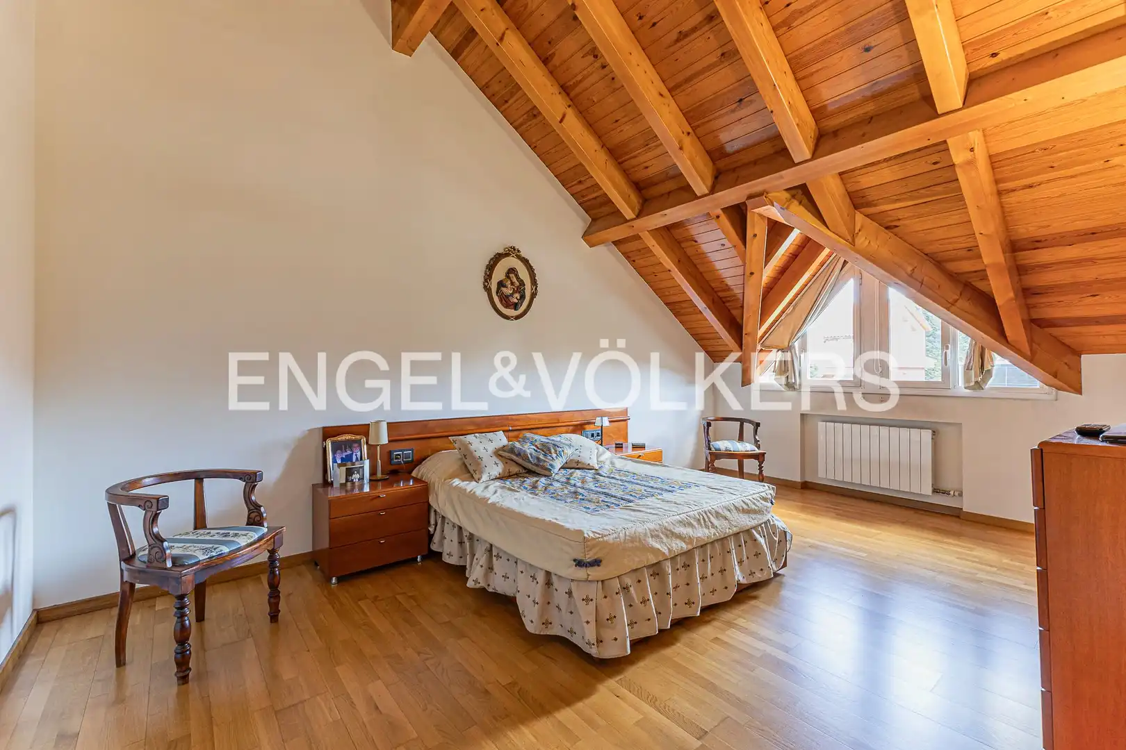 Sala d'estar de Casa o xalet en venda en Sant Cugat del Vallès amb Aire condicionat, Calefacció i Jardí privat